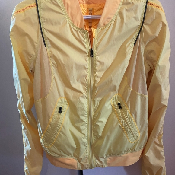 Lululemon 2 light coats,,, Excellent Condition - Picture 1 of 3